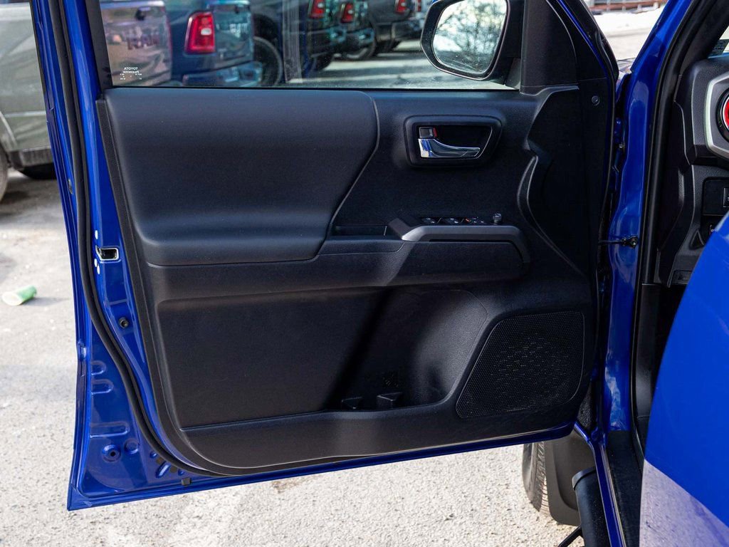 Used 2023 Toyota Tacoma TRD Off-Road w/ Technology Package image 11