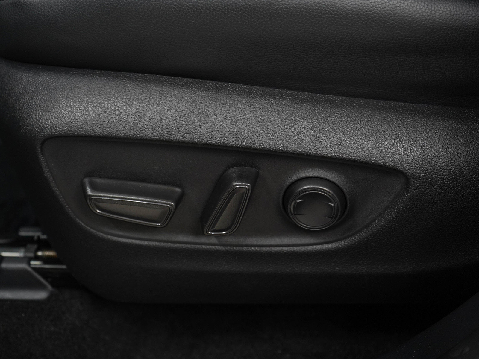 Used 2025 Toyota Highlander XLE AWD/4WD image 27