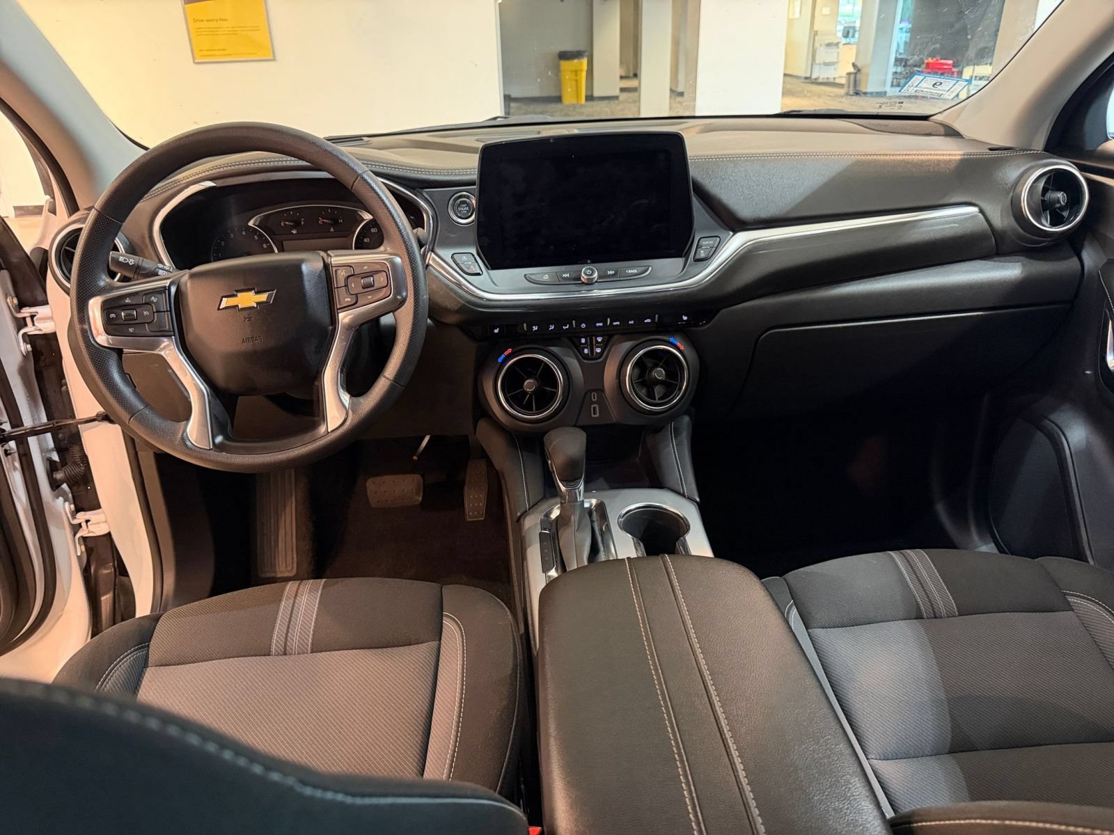 Used 2025 Chevrolet Blazer LT FWD image 33