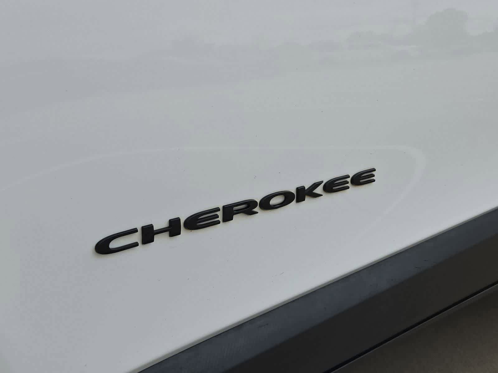 Used 2017 Jeep Cherokee Limited FWD image 12