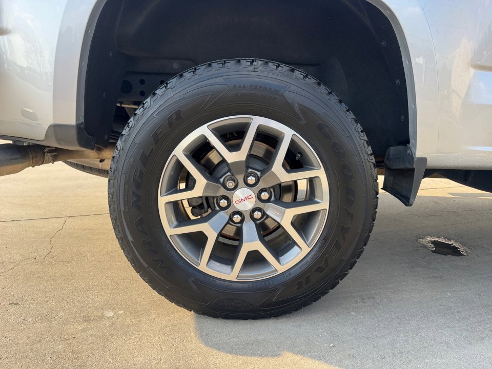 Used 2016 GMC Canyon SLE w/ All Terrain Package image 27