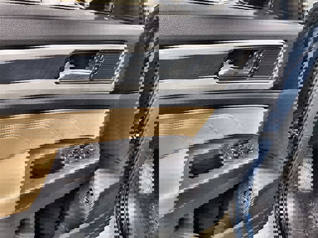 Used 2022 Volkswagen Atlas Cross Sport SEL R-Line image 15