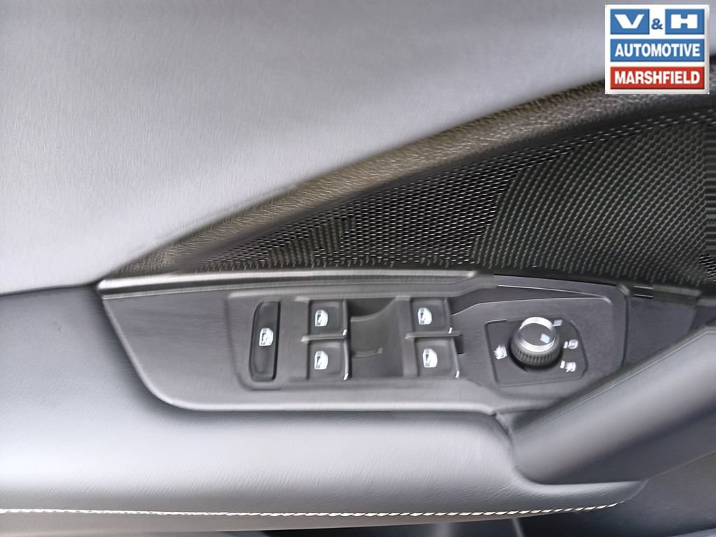 Used 2026 Volkswagen Tiguan SE AWD/4WD image 16