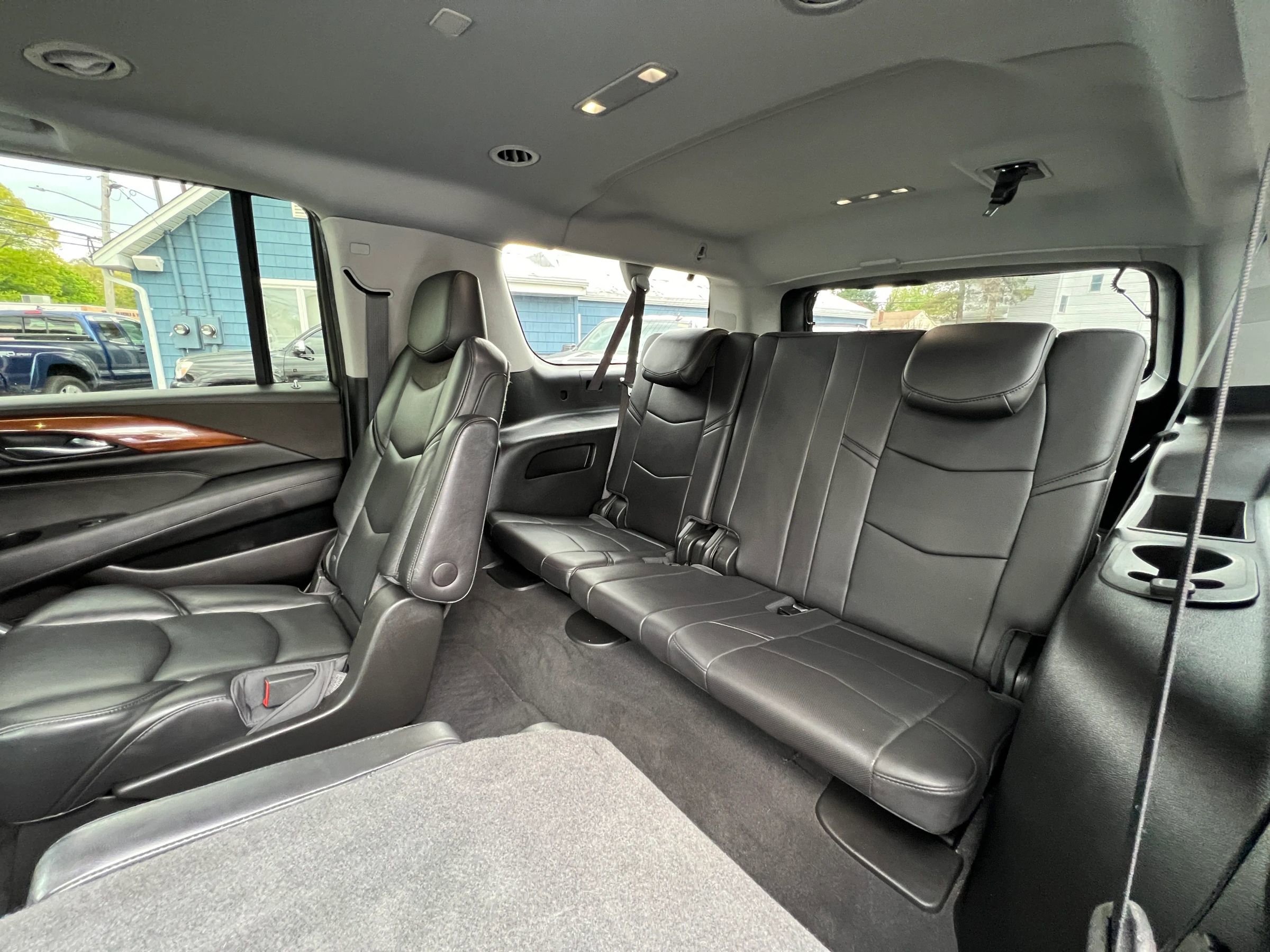 Used 2019 Cadillac Escalade ESV Luxury AWD/4WD image 16