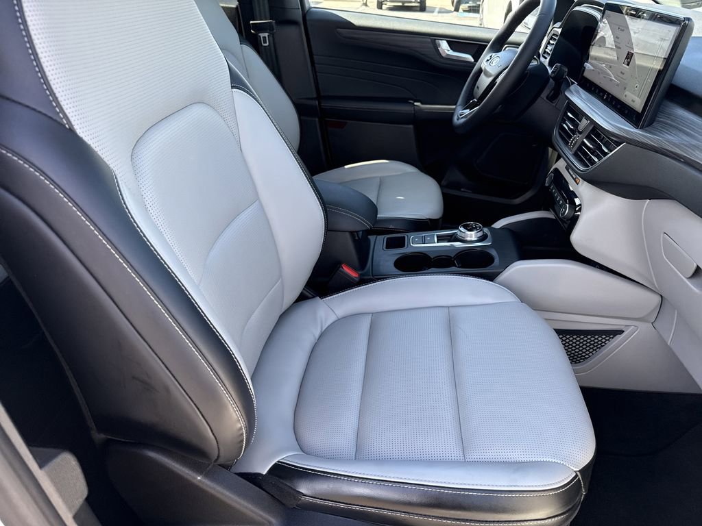 Used 2023 Ford Escape Platinum image 13