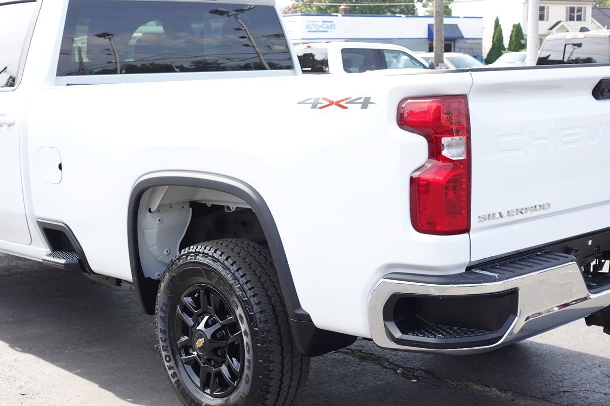 Used 2025 Chevrolet Silverado 2500 LT w/ Convenience Package AWD/4WD image 10