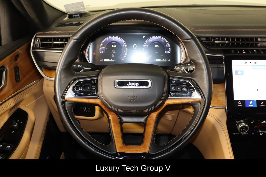 Used 2023 Jeep Grand Cherokee Summit AWD/4WD image 7