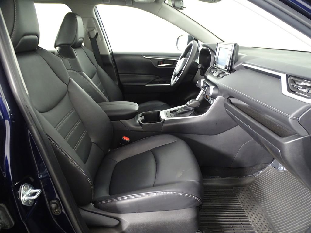 Used 2022 Toyota RAV4 XLE Premium image 14