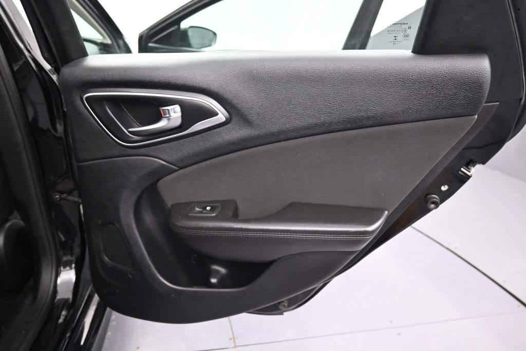 Used 2015 Chrysler 200 Limited FWD image 21