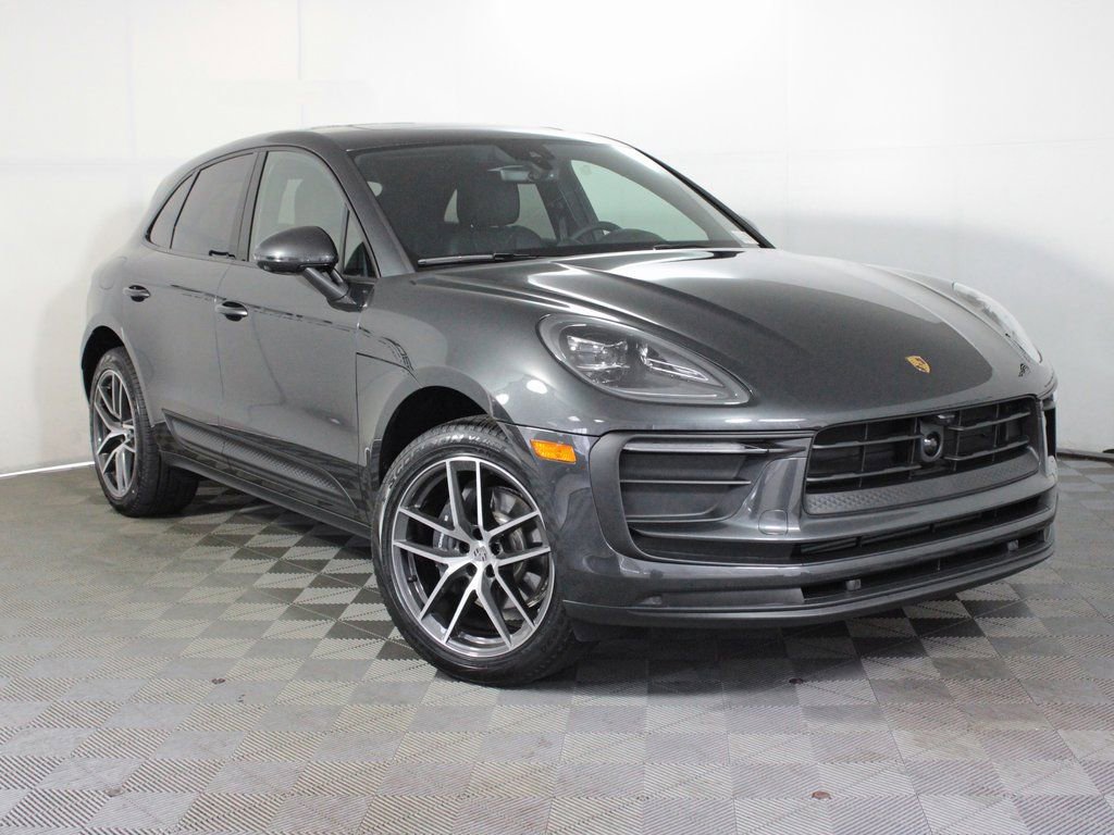 Certified 2025 Porsche Macan image 9