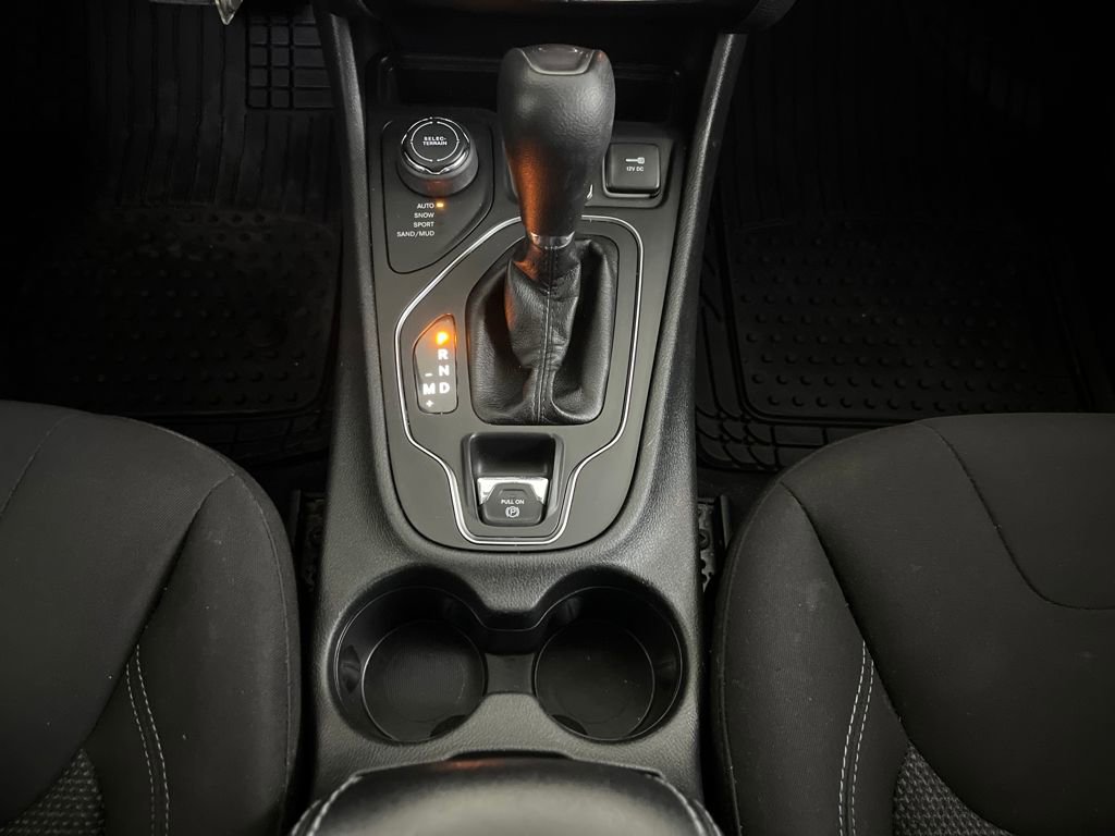 Used 2019 Jeep Cherokee Latitude w/ Popular Appearance Group image 77