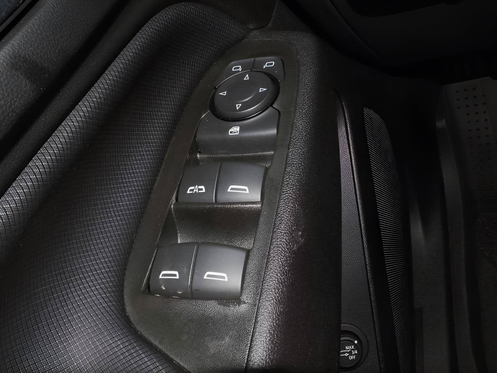 Used 2024 Chevrolet Equinox RS w/ LPO, Floor Liner Package FWD image 26