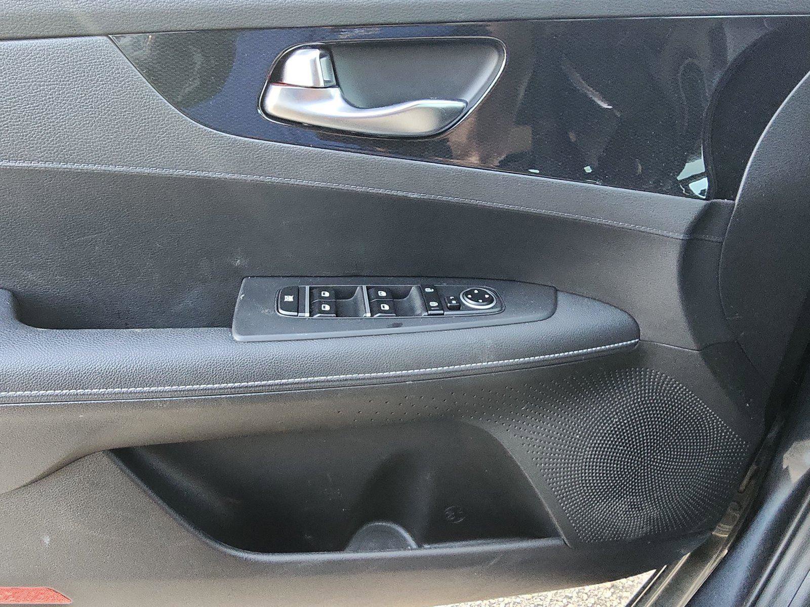 Used 2023 Kia Forte GT-Line w/ GT-Line Technology Package image 15