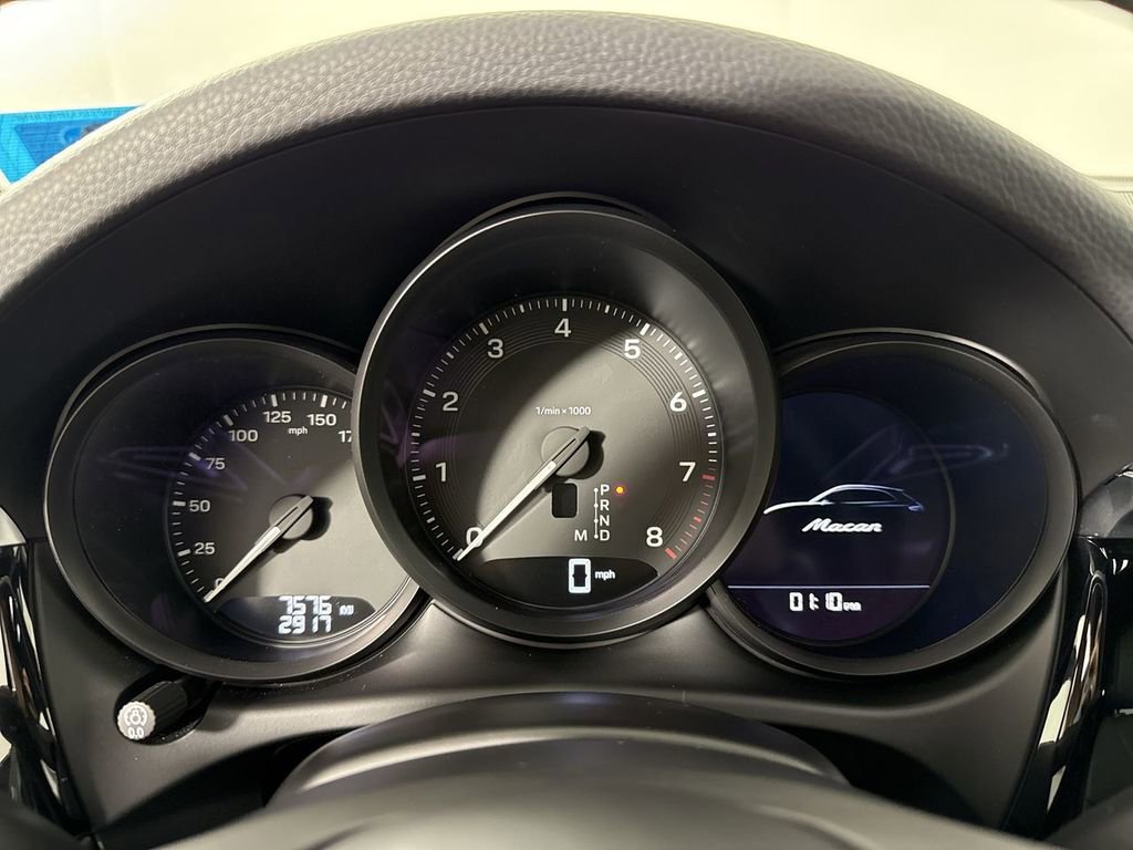 Certified 2025 Porsche Macan image 37