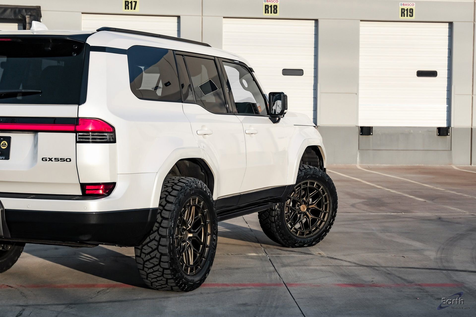 Used 2025 Lexus GX 550 550 Luxury+ HUD Vossen Wheels w/ Accessory Package (2T) image 17