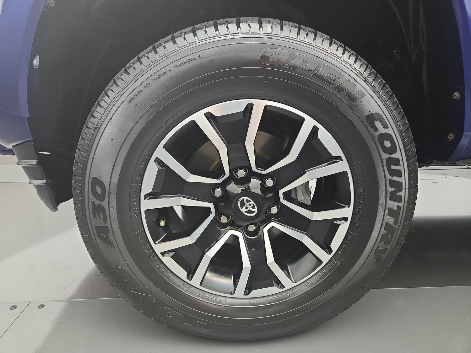 Used 2022 Toyota Tacoma TRD Sport w/ Technology Package RWD image 28