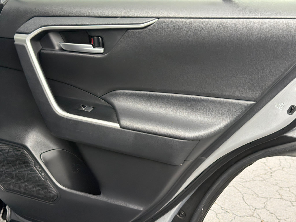 Used 2025 Toyota RAV4 XLE FWD image 19