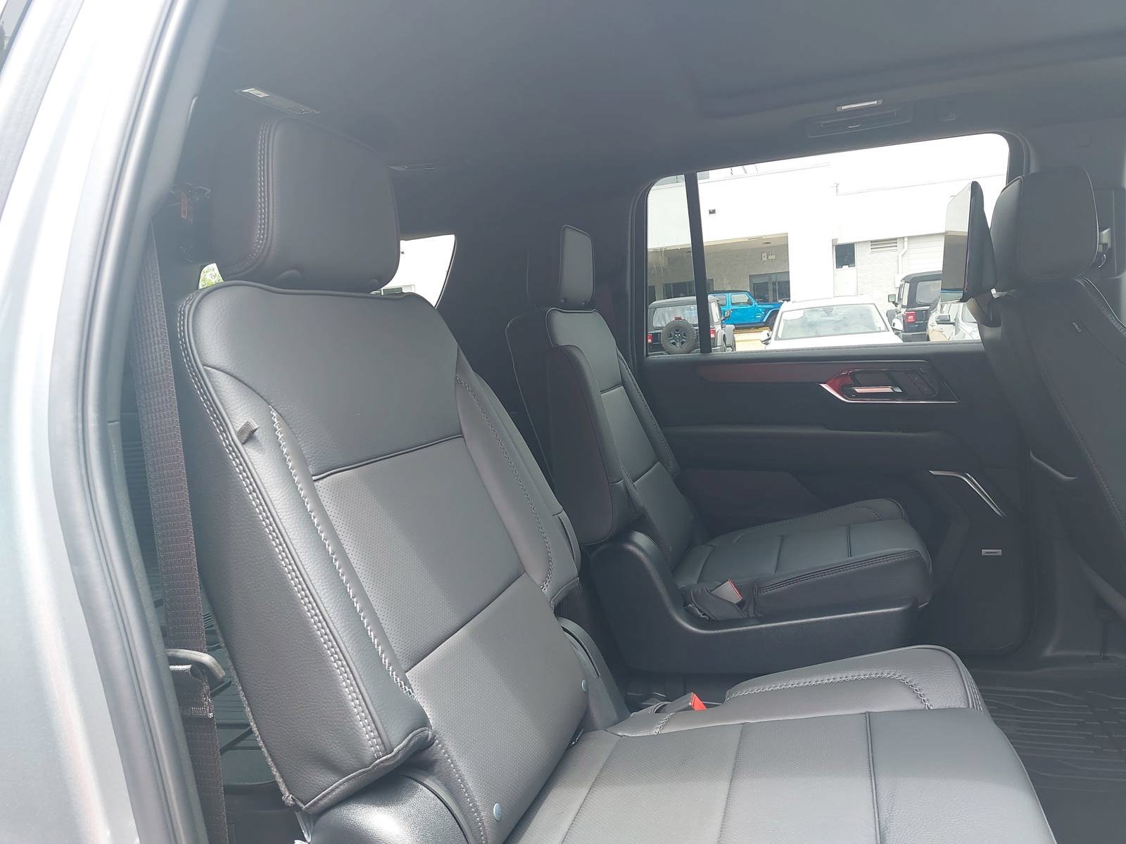 New 2026 GMC Yukon XL Denali w/ Denali Reserve Package AWD/4WD image 11