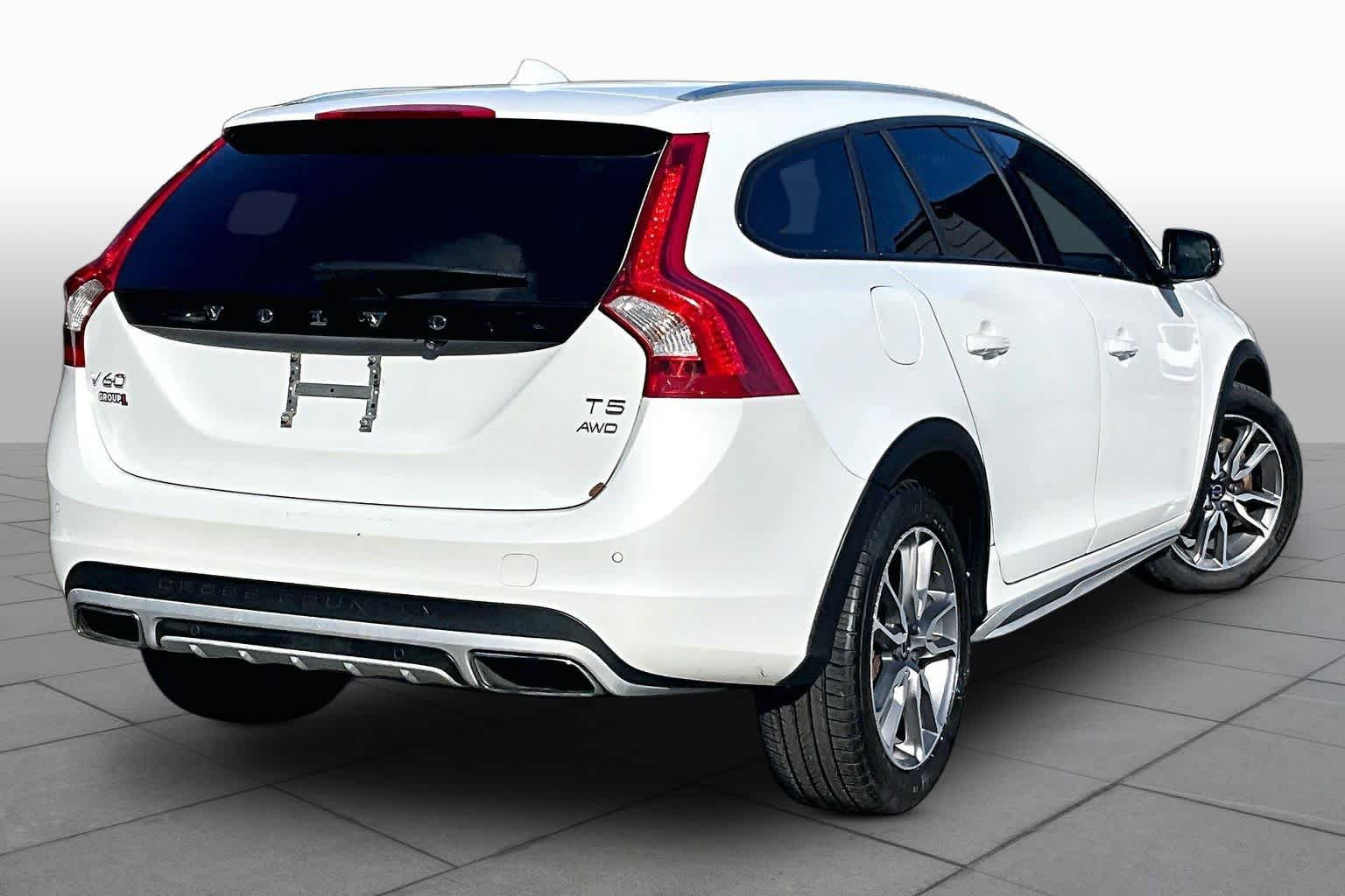 Used 2018 Volvo V60 T5 Cross Country w/ Convenience Package AWD/4WD image 13