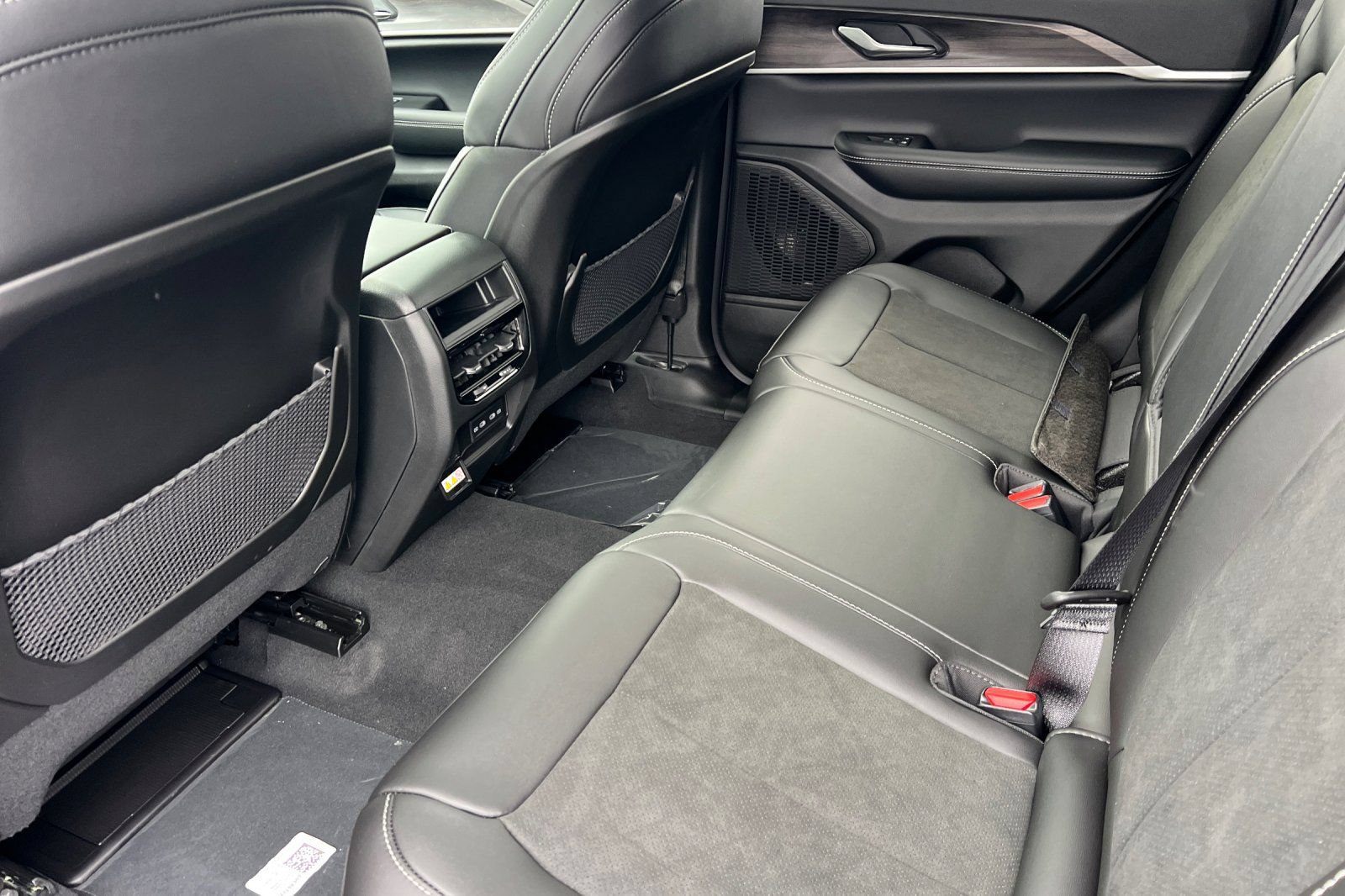 New 2026 Jeep Grand Cherokee Altitude AWD/4WD image 10