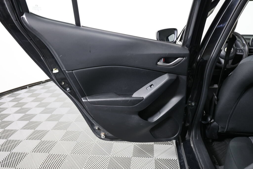 Used 2014 MAZDA MAZDA3 i Sport FWD image 16