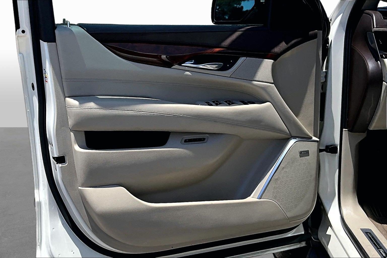 Used 2015 Cadillac Escalade ESV Luxury AWD/4WD image 17