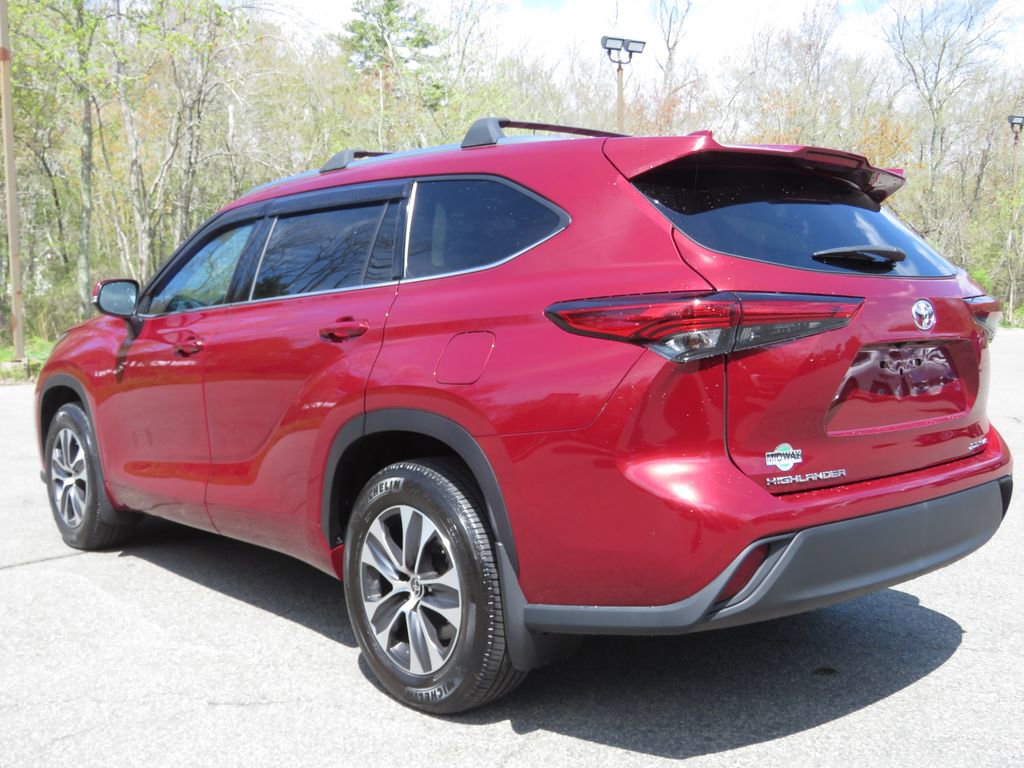 Used 2020 Toyota Highlander XLE AWD/4WD image 7