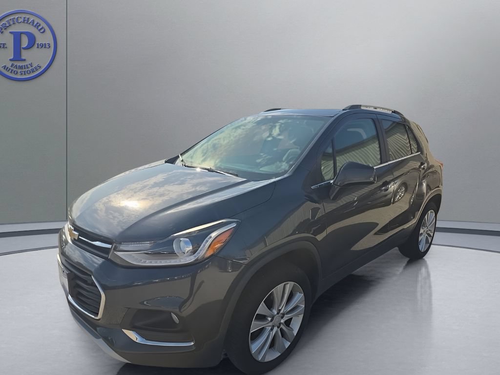 Used 2017 Chevrolet Trax Premier w/ Driver Confidence II Package AWD/4WD image 3