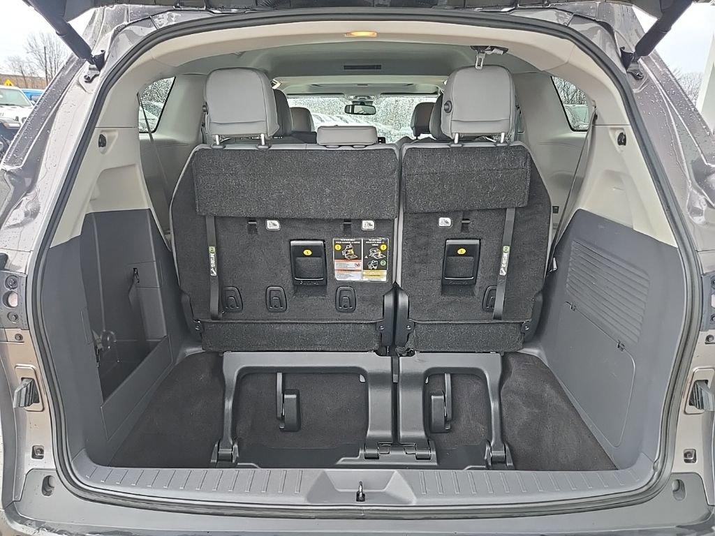 Used 2024 Toyota Sienna XLE image 93