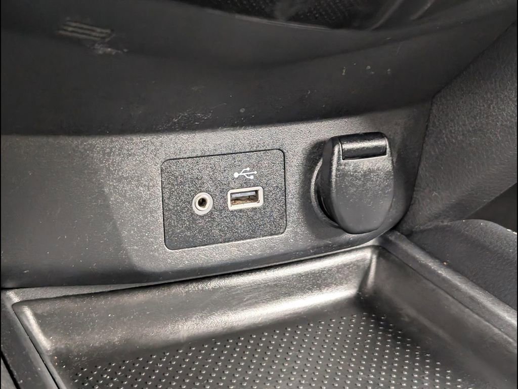 Used 2018 Nissan Rogue SV image 17