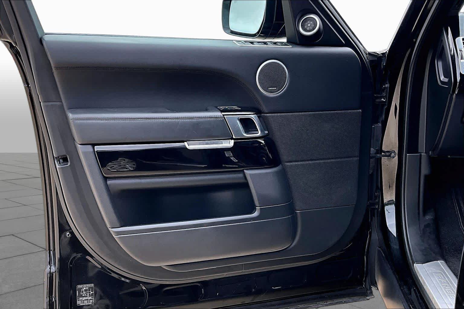 Used 2017 Land Rover Range Rover HSE AWD/4WD image 22
