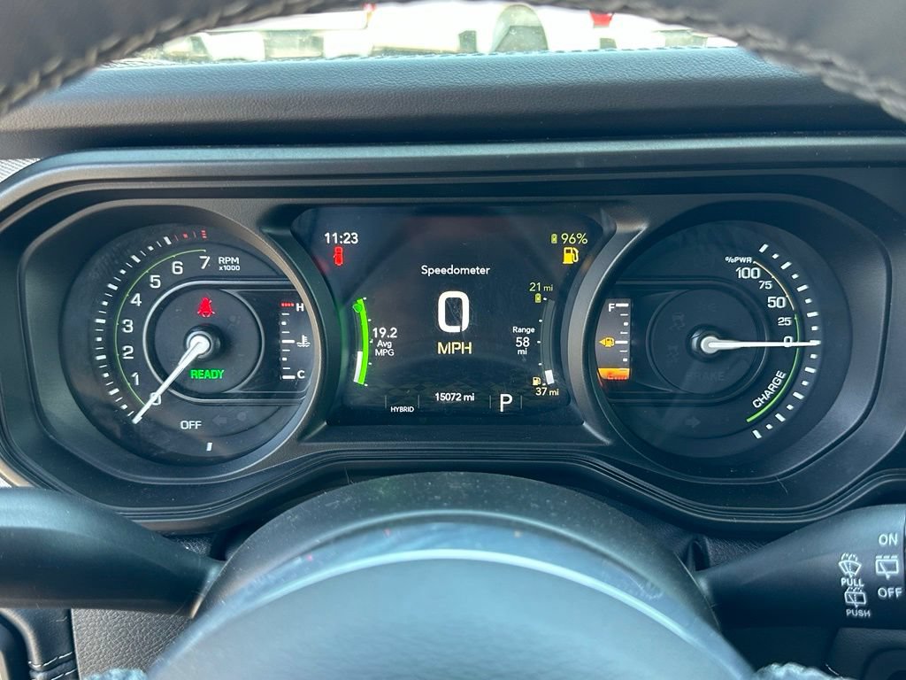 Used 2025 Jeep Wrangler Unlimited Sahara AWD/4WD image 24