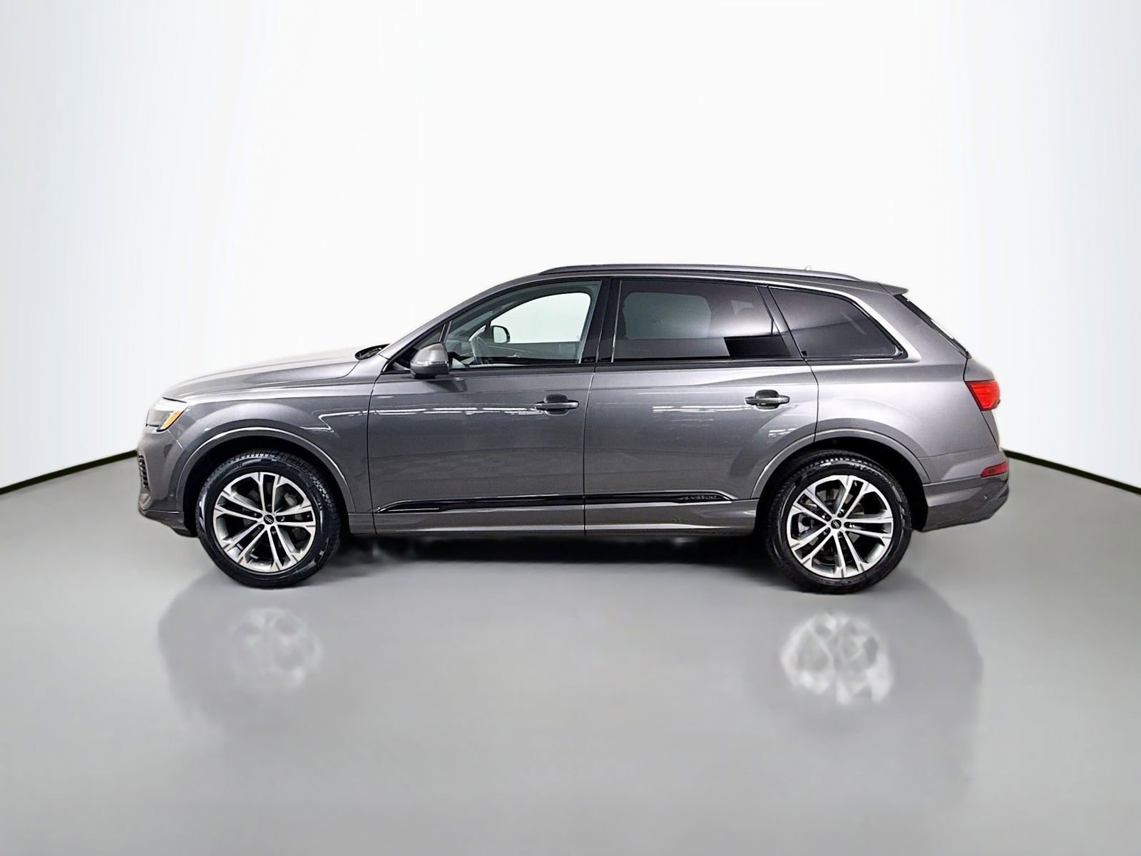 Certified 2026 Audi Q7 3.0T Premium w/ Convenience Plus Package AWD/4WD image 2