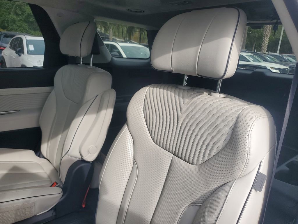 Used 2023 Hyundai Palisade Calligraphy image 11