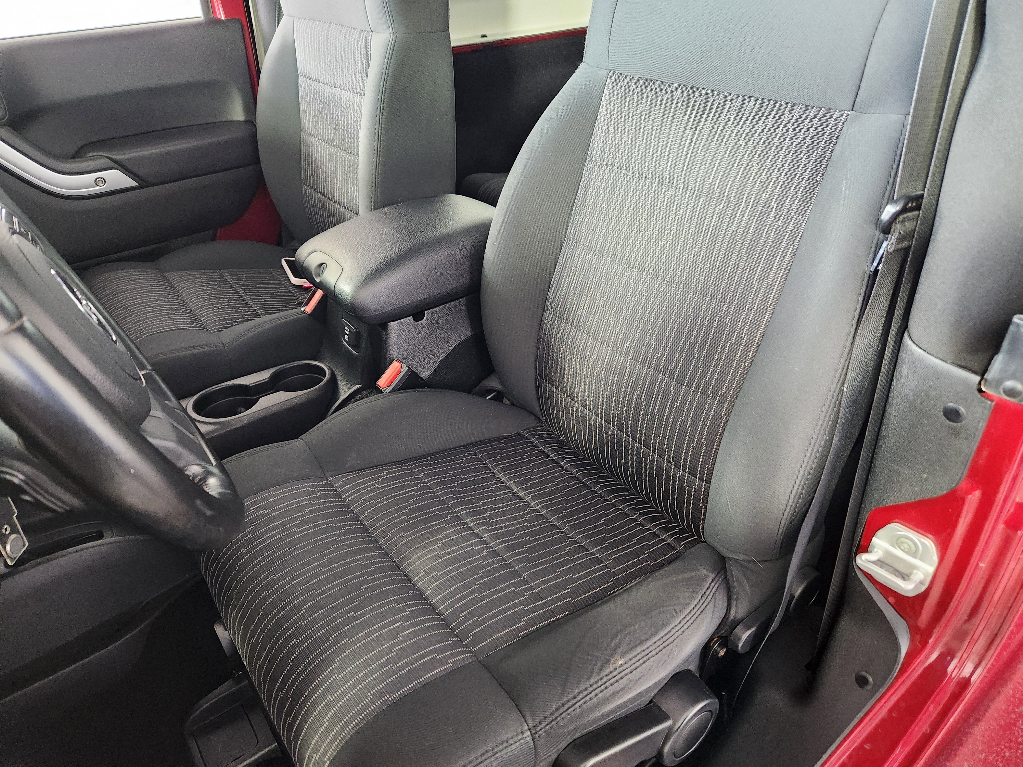 Used 2012 Jeep Wrangler Rubicon w/ PWR Convenience Group image 13