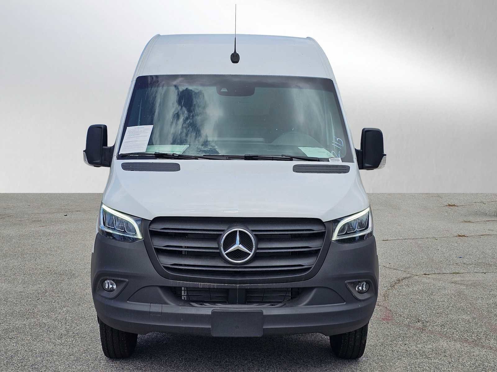 Used 2024 Mercedes-Benz Sprinter 3500 image 3