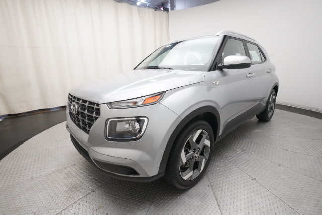 Used 2025 Hyundai Venue SEL FWD image 12