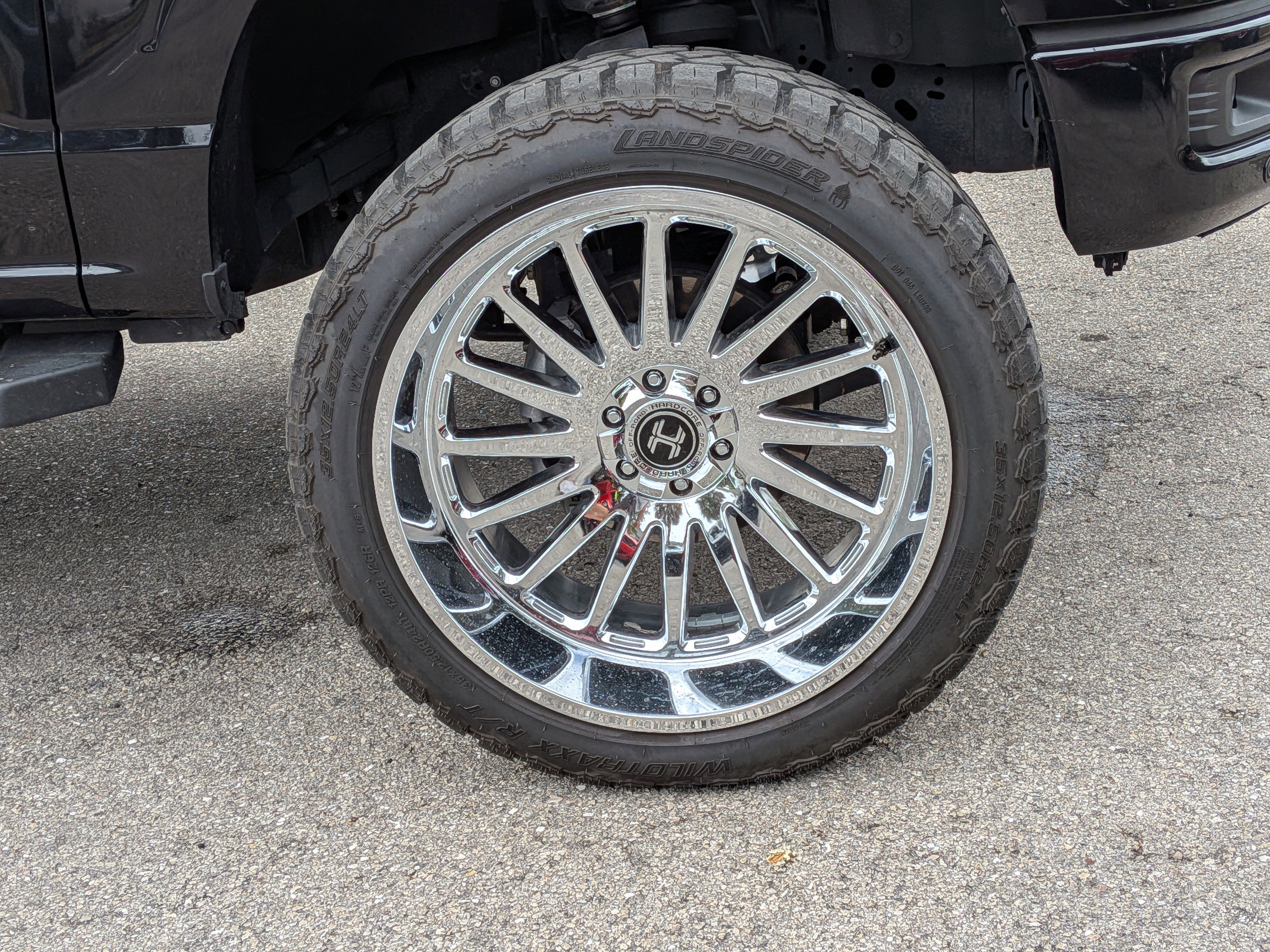 Used 2025 Ford F150 Lariat w/ Equipment Group 501A Mid image 11