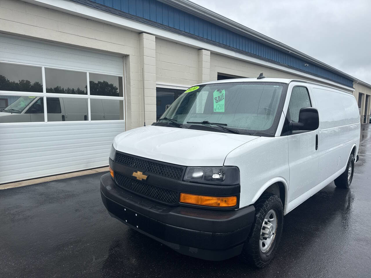 Used 2020 Chevrolet Express 2500 2500 3dr Extended Cargo Van w/ Safety Package image 2