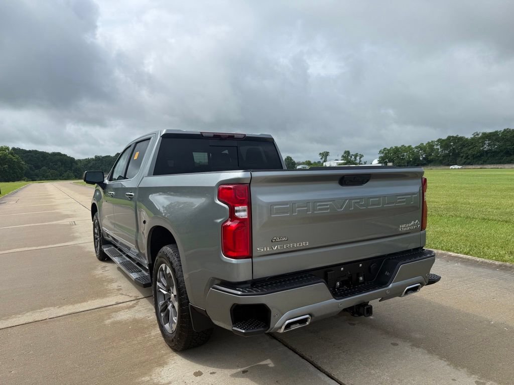 Used 2026 Chevrolet Silverado 1500 High Country w/ Technology Package AWD/4WD image 7