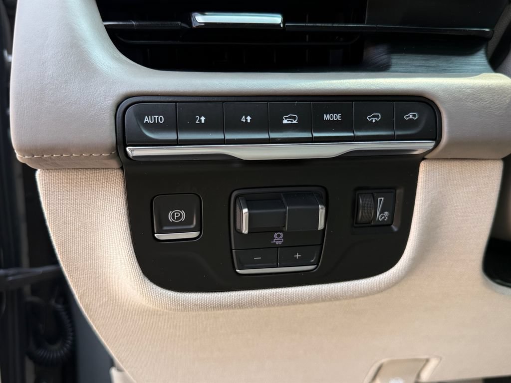 Used 2021 Cadillac Escalade Sport Platinum w/ LPO, ONYX Package AWD/4WD image 19