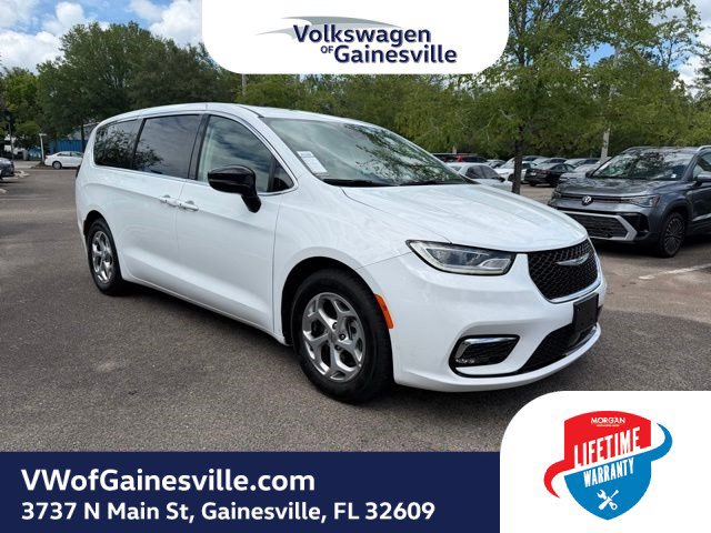 Used 2024 Chrysler Pacifica Limited FWD image 1