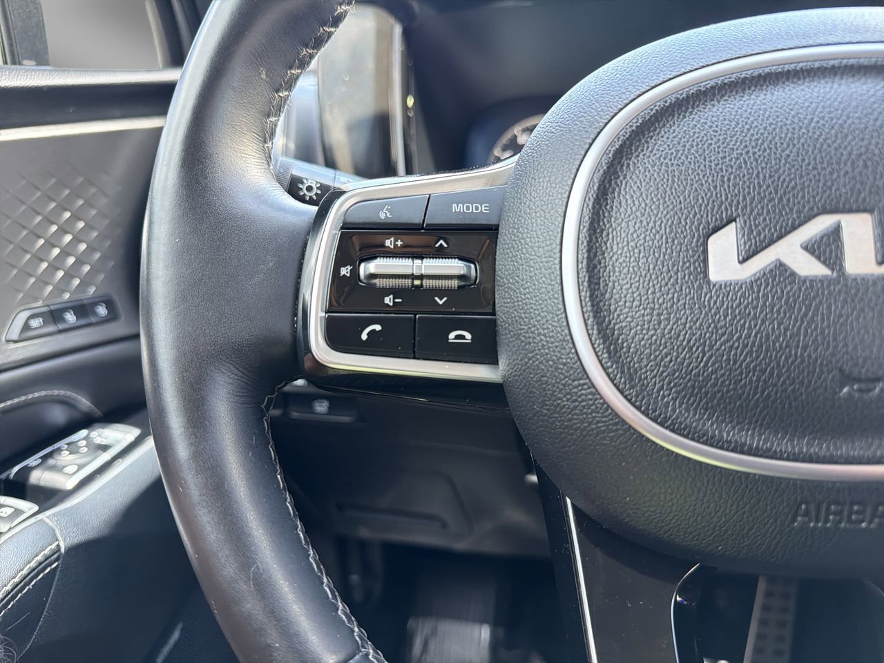 Used 2023 Kia Sorento SX AWD/4WD image 29