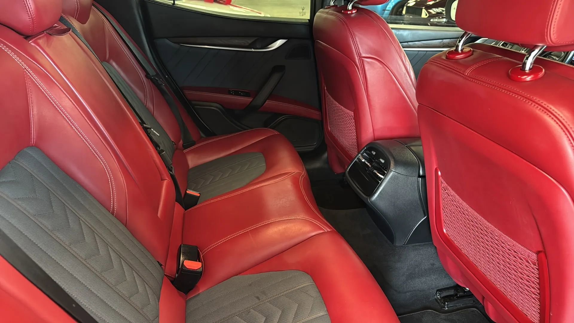 Used 2017 Maserati Ghibli w/ Luxury Package RWD image 32