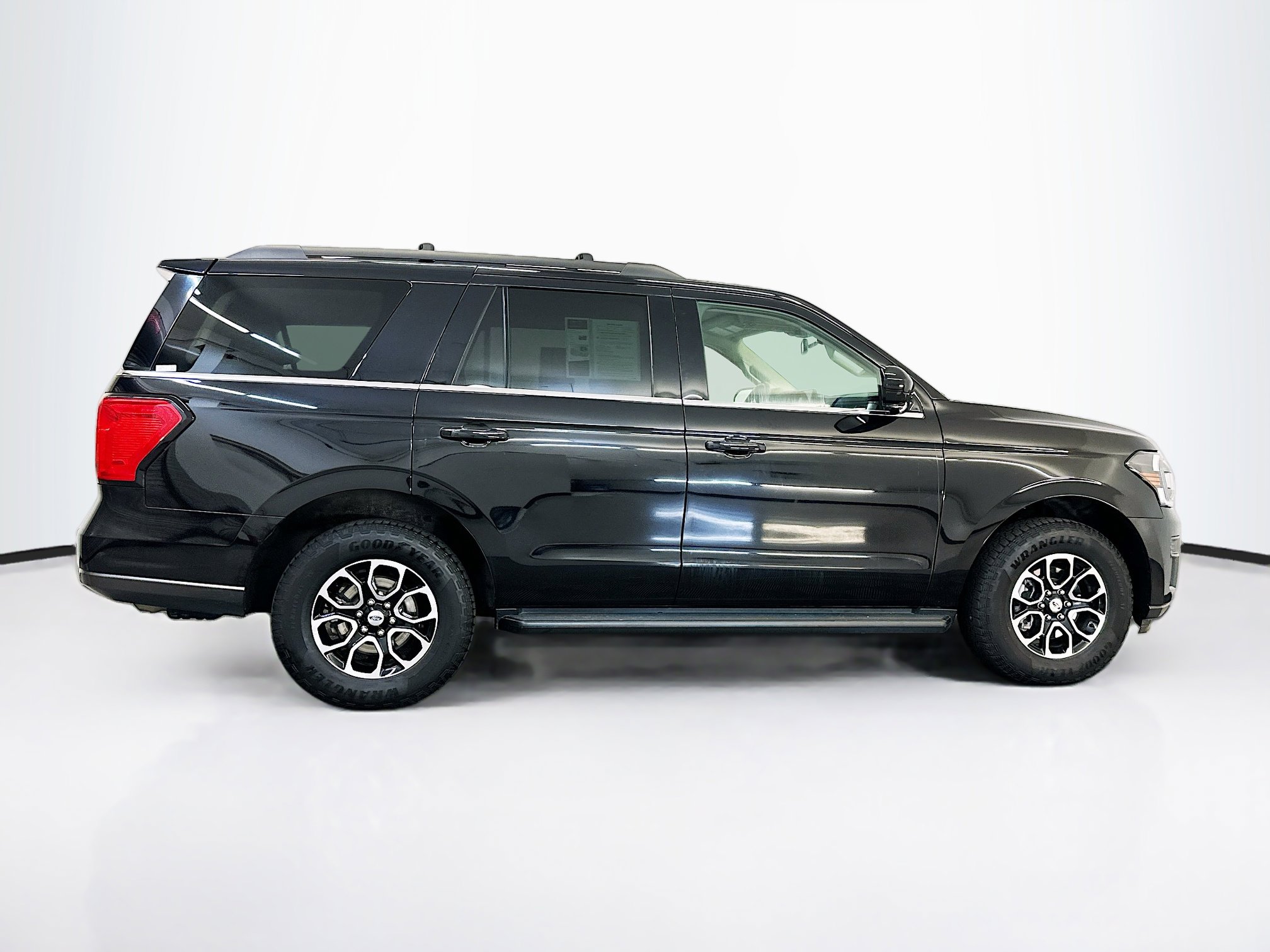 Used 2024 Ford Expedition XLT image 10