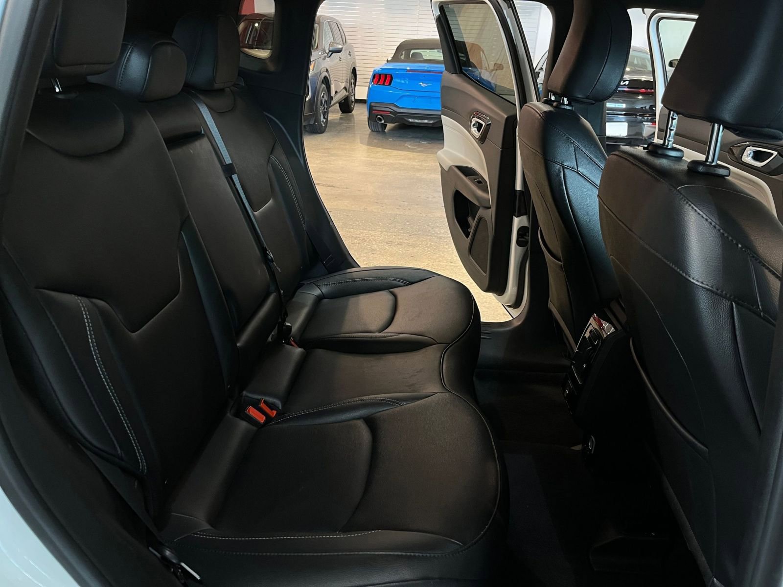 Used 2025 Jeep Compass Limited image 37