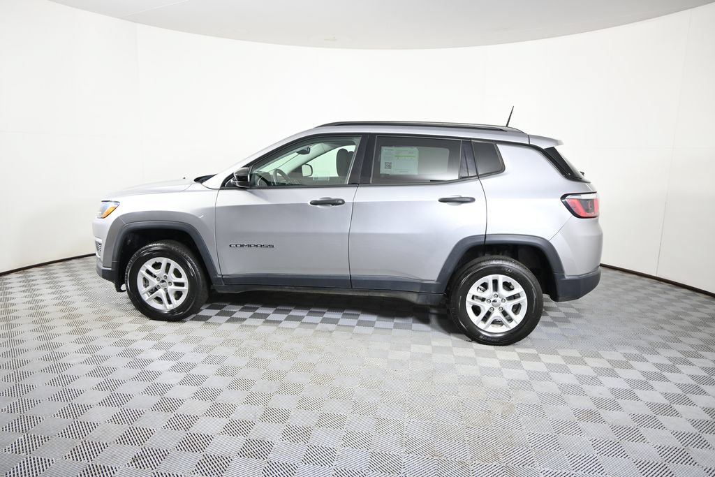 Used 2018 Jeep Compass Sport AWD/4WD image 3