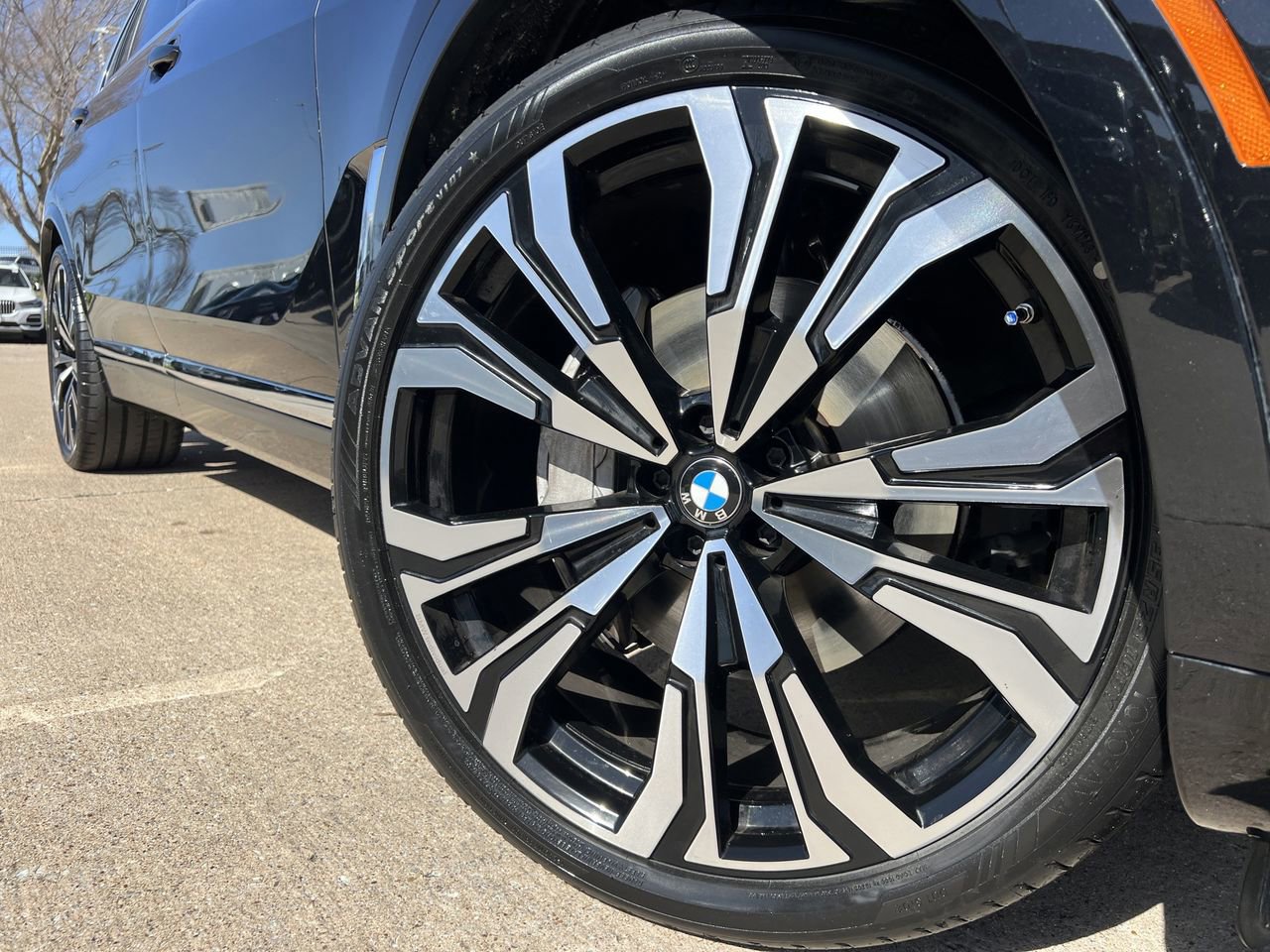 Used 2023 BMW X7 xDrive40i w/ Executive Package image 8