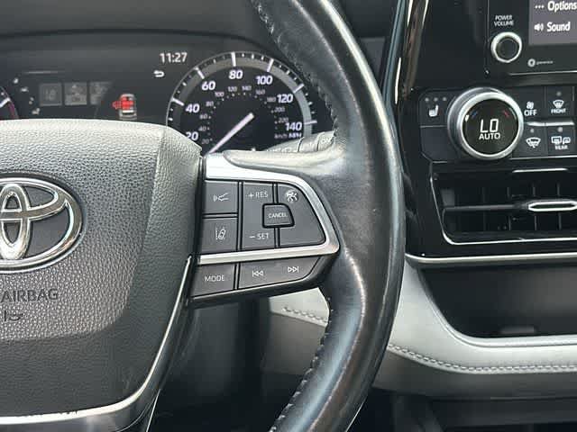 Used 2020 Toyota Highlander XLE AWD/4WD image 10