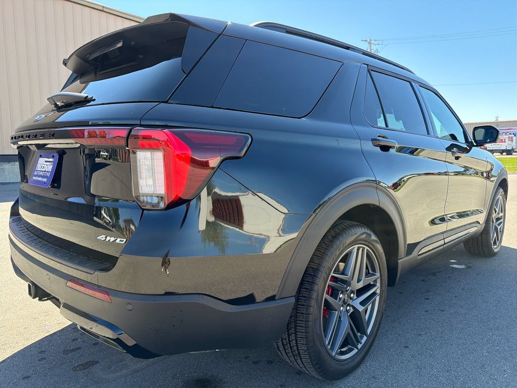 New 2026 Ford Explorer ST-Line w/ ST-Line Street Pack AWD/4WD image 5